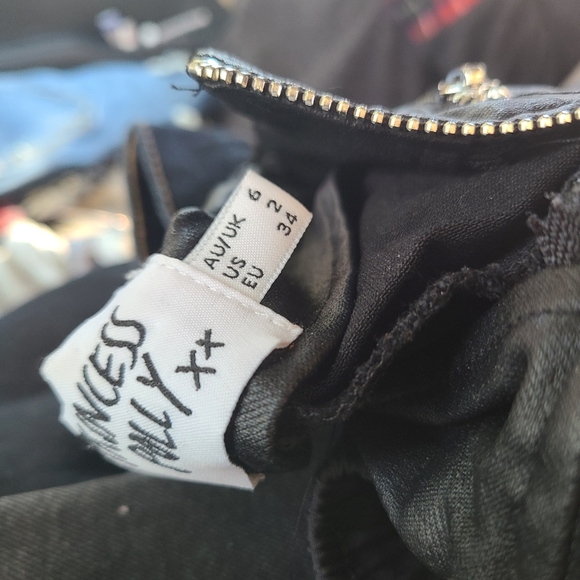 NWOT Princess Polly Cropped Faux Leather Pants Black Womens Size 2 Exposed Zip - Picture 4 of 4